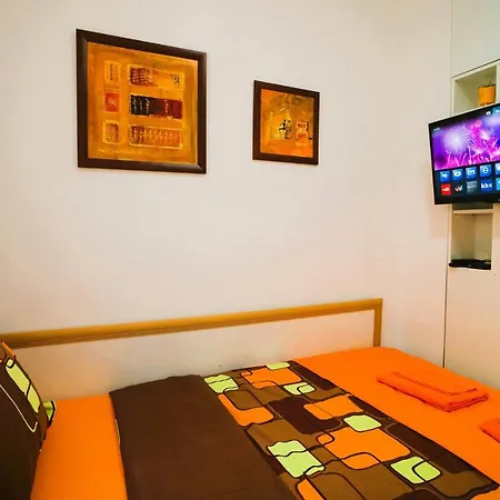 Golden Place Apartment *